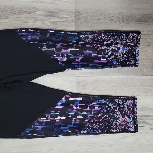 🛍Fabletics Womens Medium Salar Statement Powerhold Black Capri Leggings Active - Picture 6 of 7